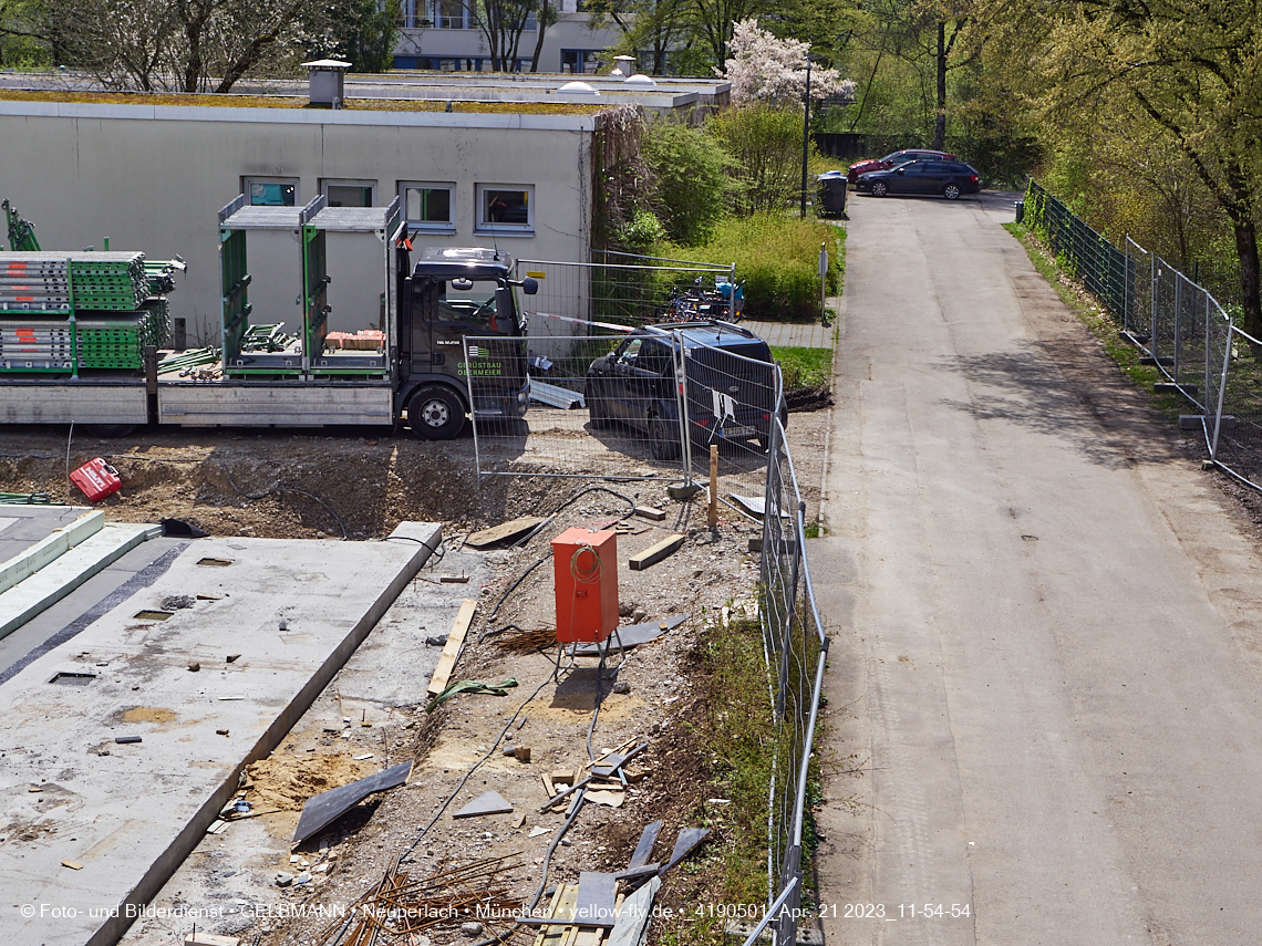 21.04.2023 - Luft- und Ebenenfotos vom Haus für Kinder in der Quiddestraße in Neuperlach